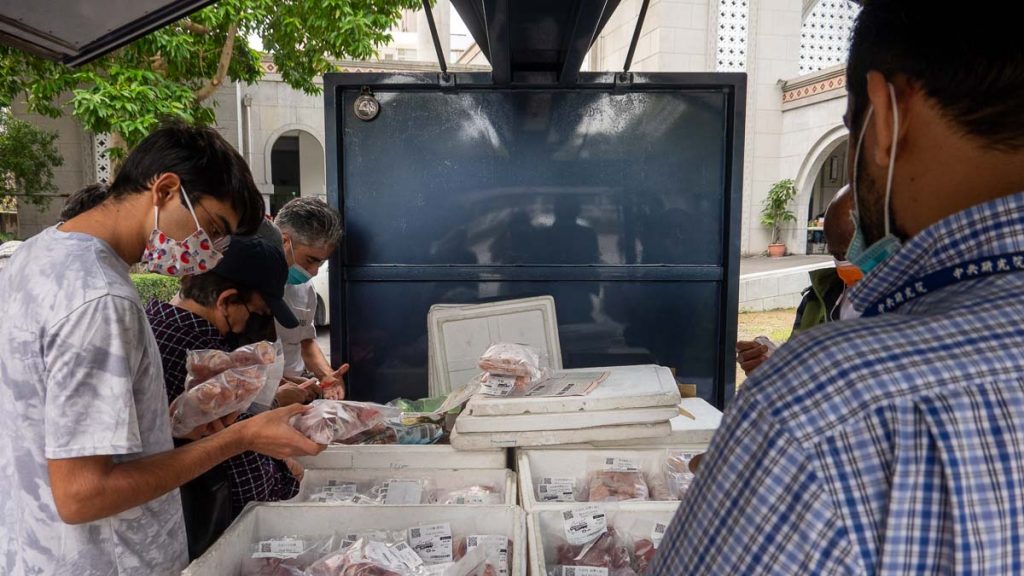 Halal meat sold during Friday prayers at Taipei Grand Mosque - Halal food in Taipei