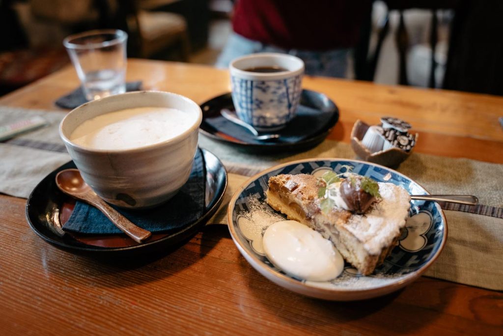 Cafe Gekko Latte and Cakes - Mt Fuji Itinerary