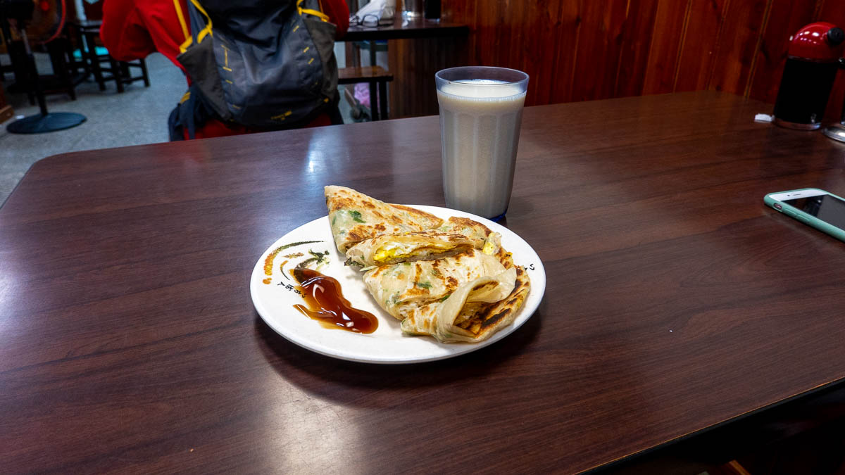 scallion pancake with egg and soy milk dou jiang -halal food in taipei