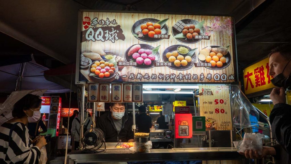 sweet potato balls in raohe night market - muslim-friendly taipei