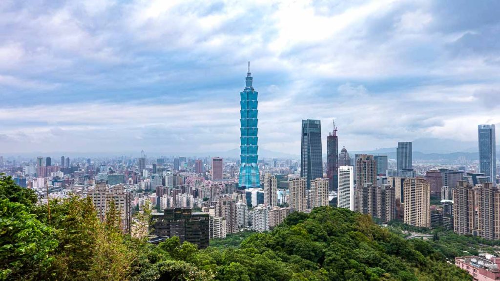 View of Taipei 101 skyline from Elephant mountain - taipei itinerary