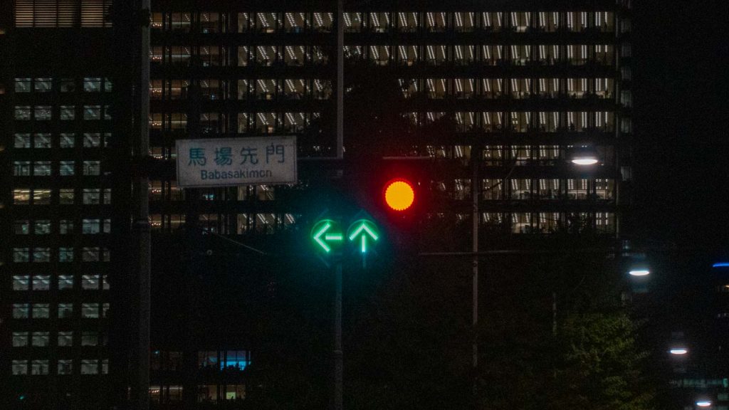 Traffic light at night - Japan self-driving guide
