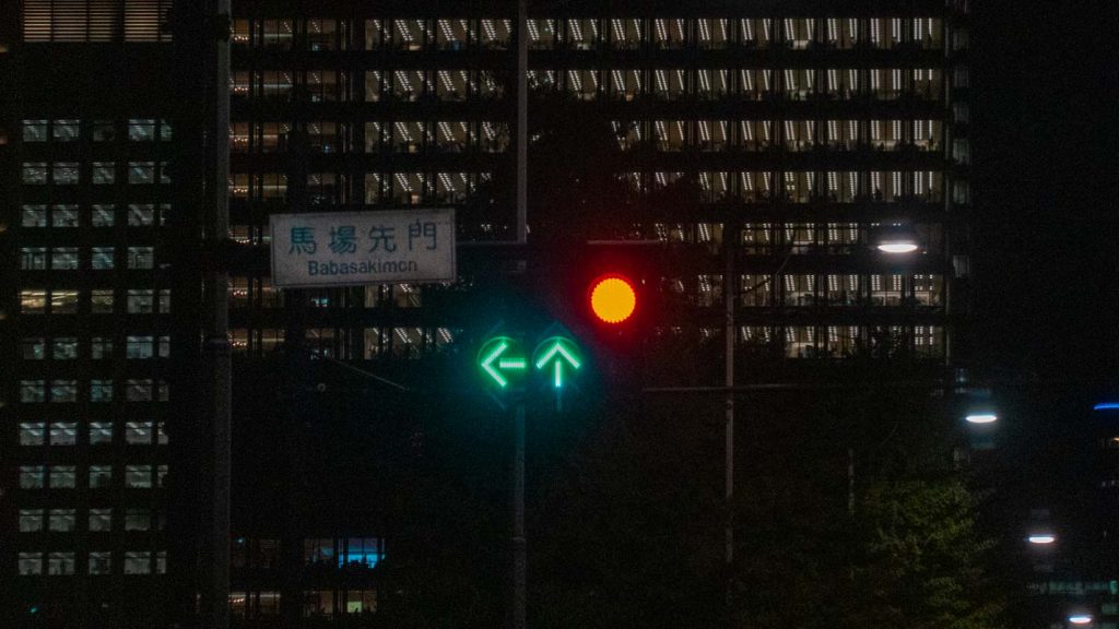 Traffic light at night - Japan self-driving guide