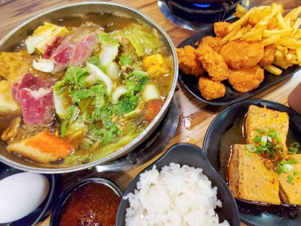 hotpot and halal stinky tofu in new taipei city at kuo zang mini hot pot - food in taipei