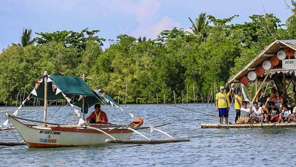 Floating Restaurant in Roxas - Cheap Destinations from Manila