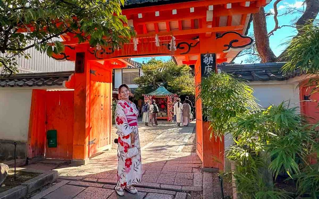 Girl in a kimono in kyoto - Japan Cherry Blossom Guide