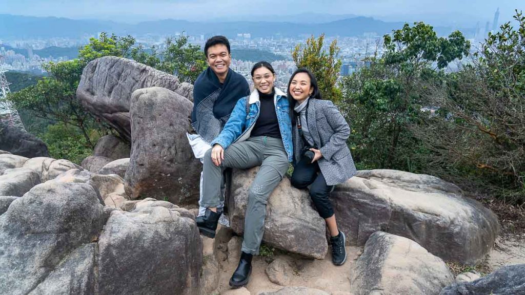 Group of hikers on Jinmianshan - Taipei Itinerary