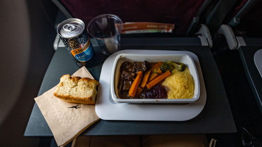 Qantas Flight Meal - Flights to Australia