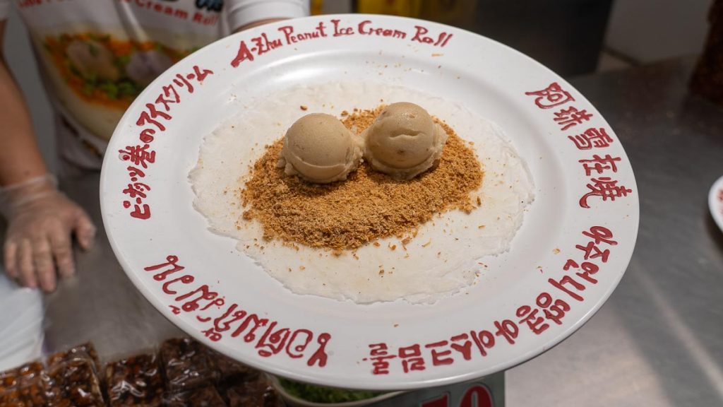 A-Zhu Peanut Ice Cream Roll - Things to eat in Jiufen