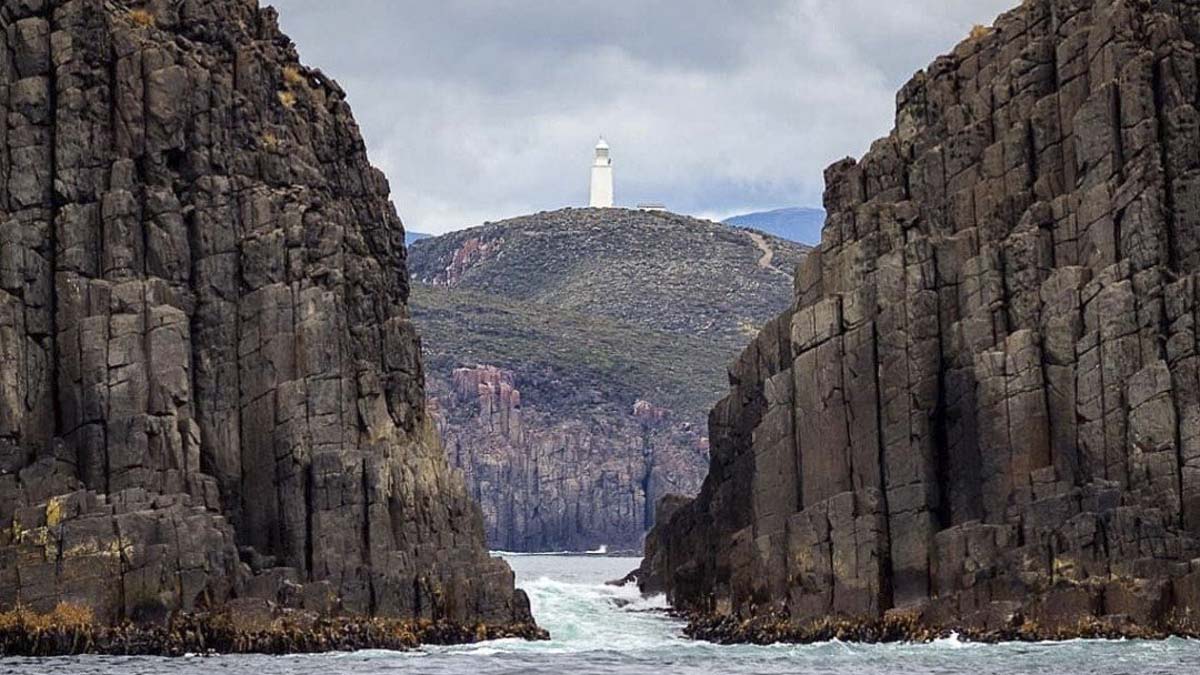 Cliffs in Bruny Island - Hobart Itinerary