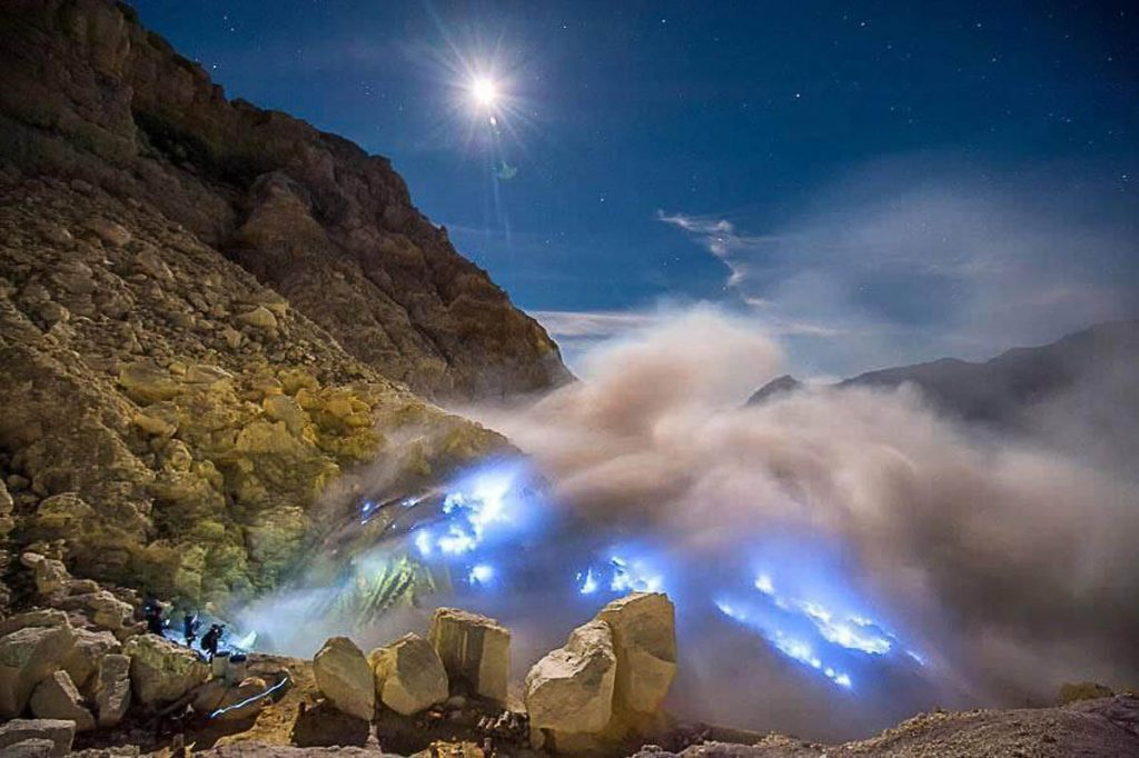 Ijen volcano crater blue flames Surabaya - SG Weekend getaways short flights from SG