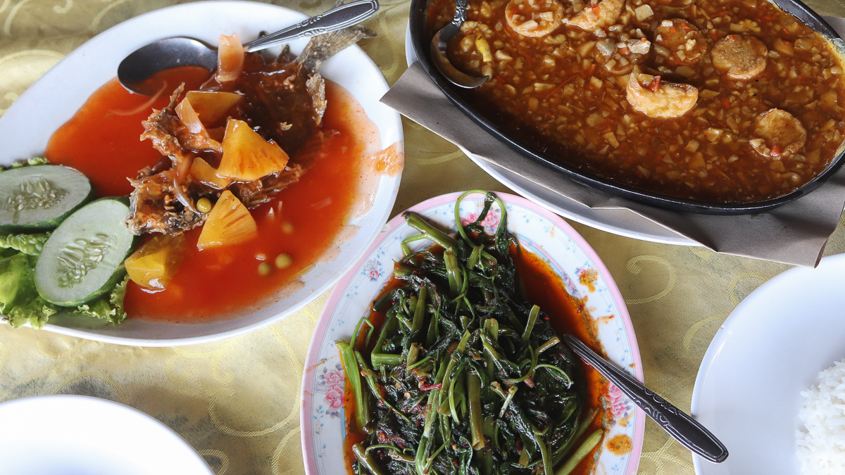 Food at Golden Prawn, Batam — Things to do in Batam