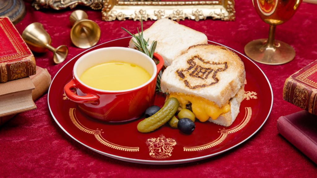 Gryffindor Soup and Toast at Harry Potter Cafe Japan