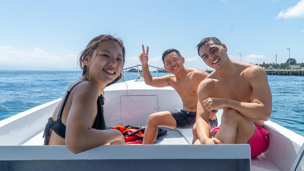 Friends going Manta Ray Snorkelling - Things to do in Nusa Penida