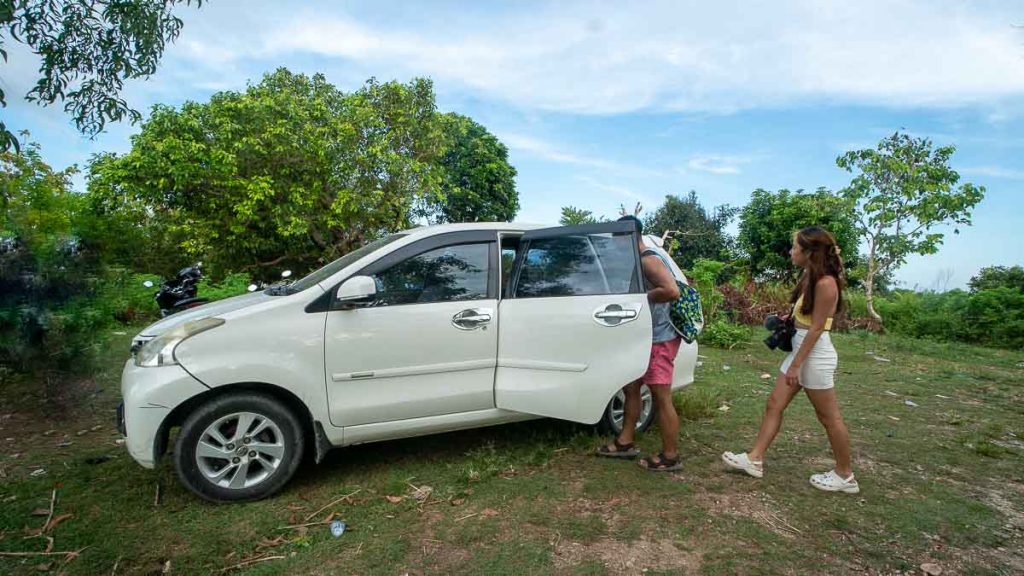 Travellers boarding a private car charter in Nusa Penida Bali - Ubud Travel Guide