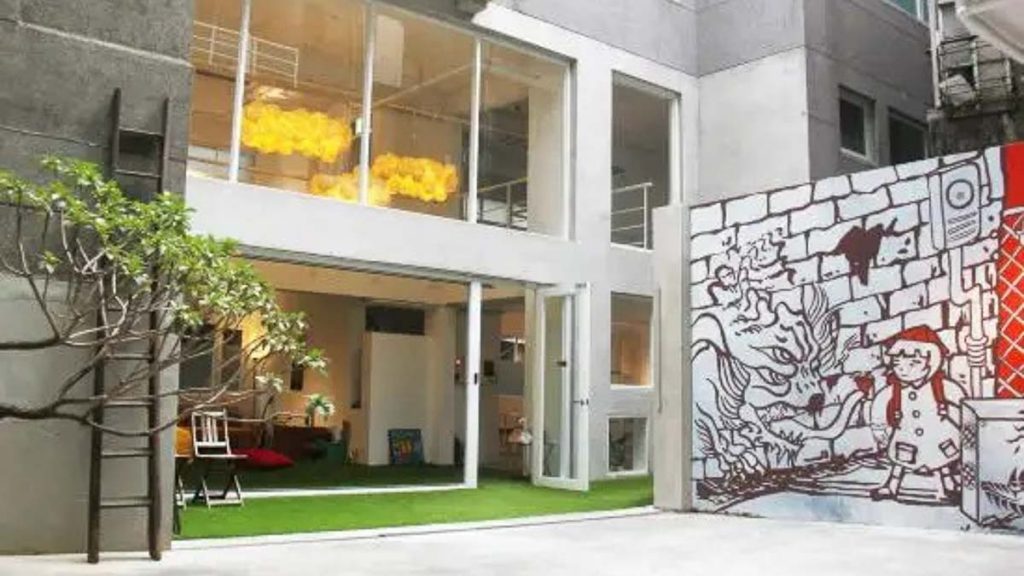 Common Courtyard at Owlstay Flip Flop Hostel Garden - Taipei Itinerary