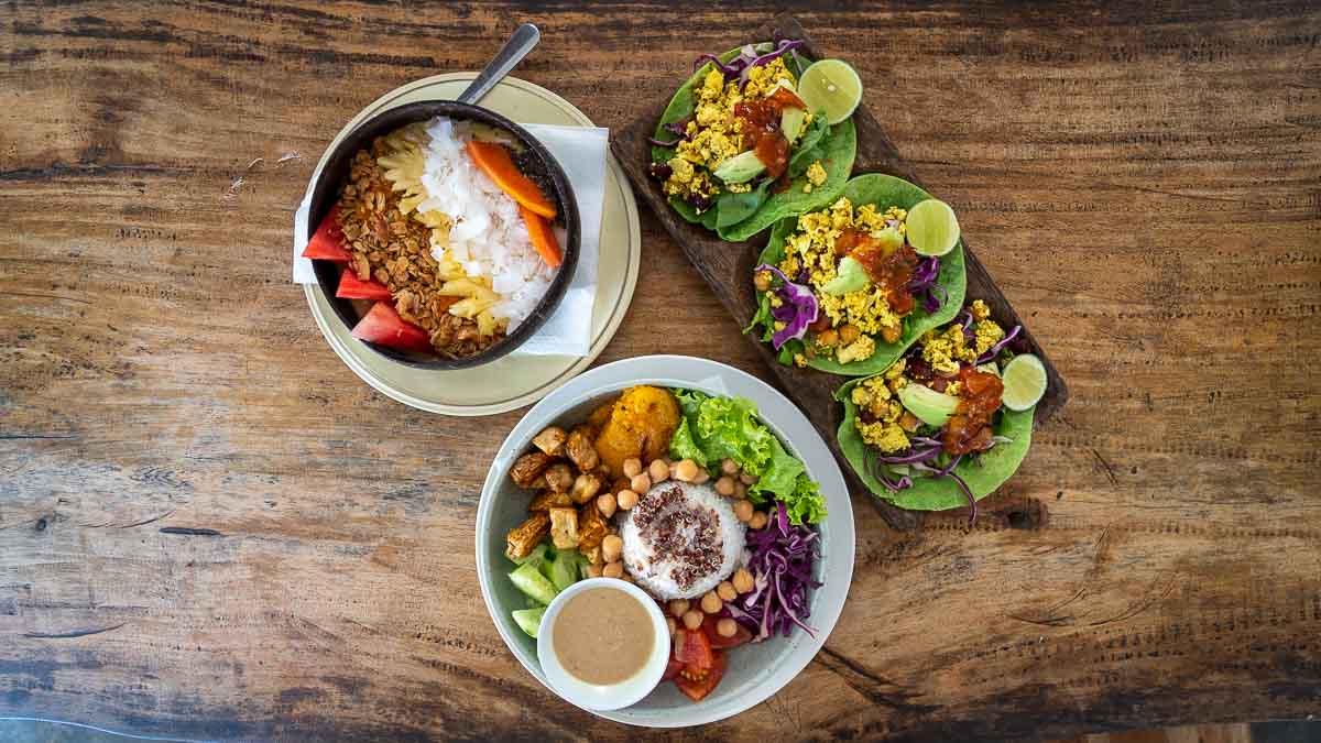 Smoothie Bowl and Vegan Tachos at Sunny Cafe Penida - Bali Itinerary