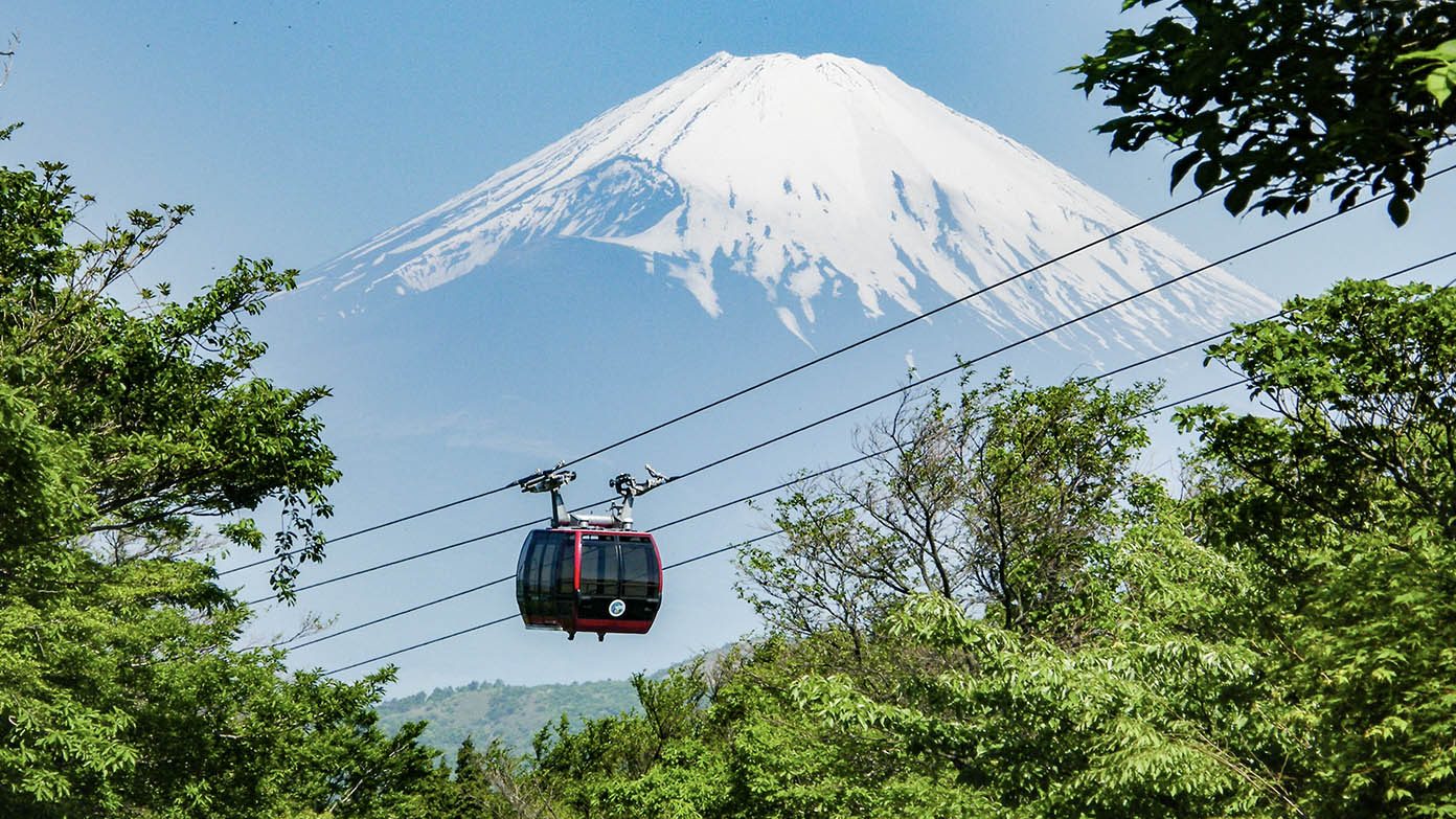 Hakone-Ropeway-with-Mount-Fuji-in-the-Background-Top-10-Places-to-Visit-in-Hakone