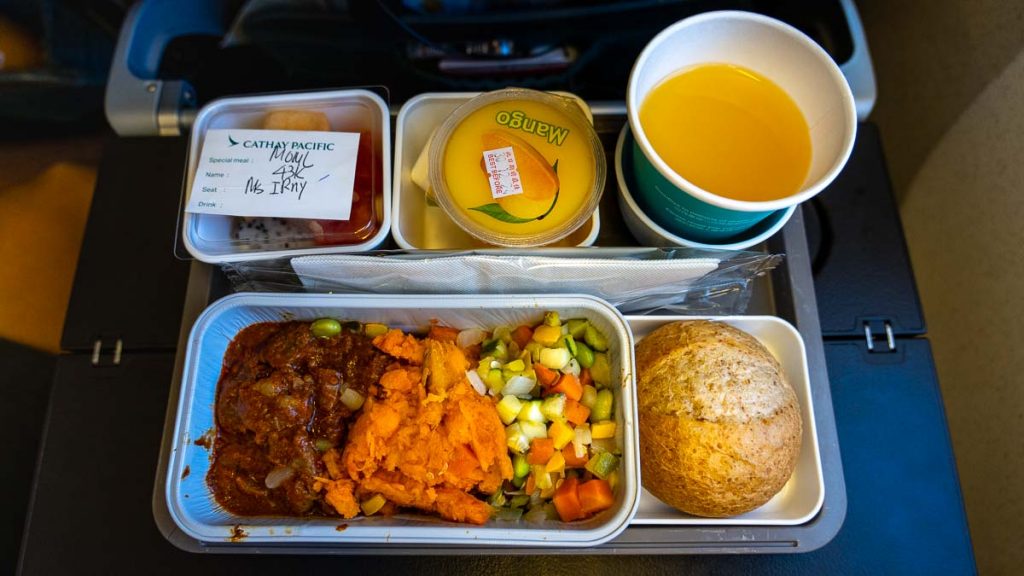 halal in flight meal from cathay pacific - muslim traveller
