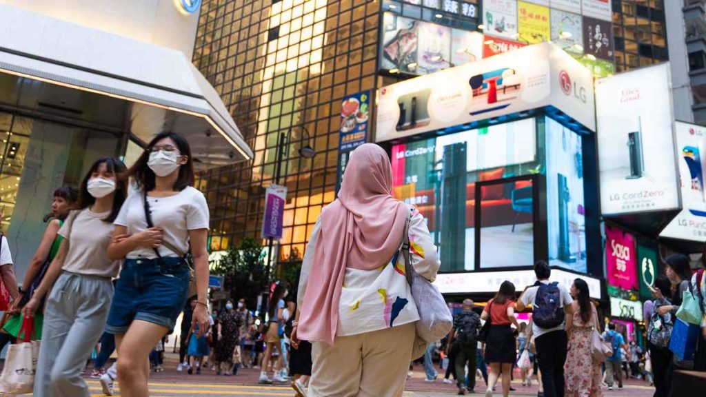 walking through causeway bay - Exploring Hong Kong as a Muslim traveller