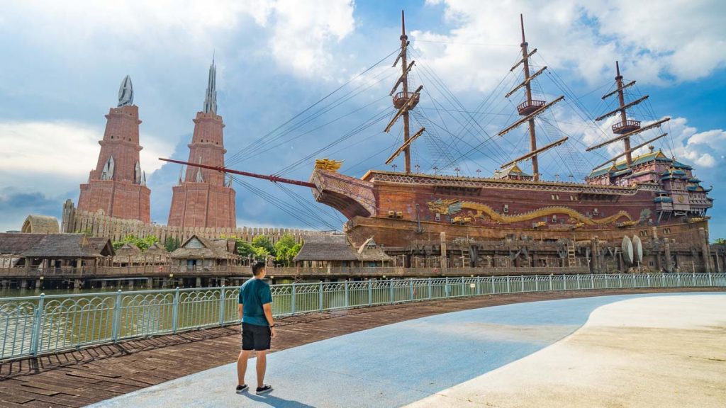 Man at Changying Universal 100 Wonderland - Hainan Itinerary