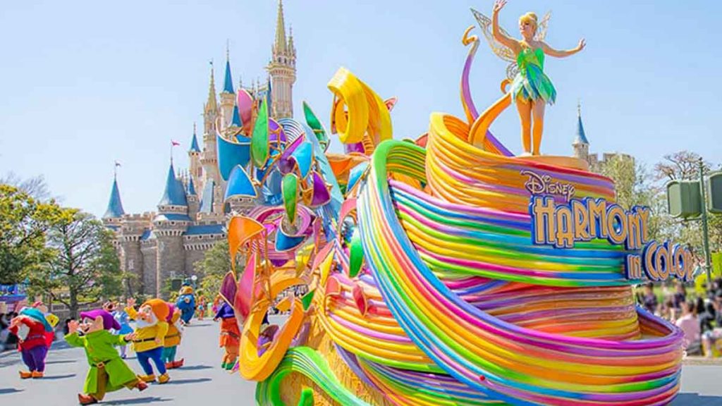 Disney Harmony in Color parade Tokyo Disneyland -USJ vs Disney