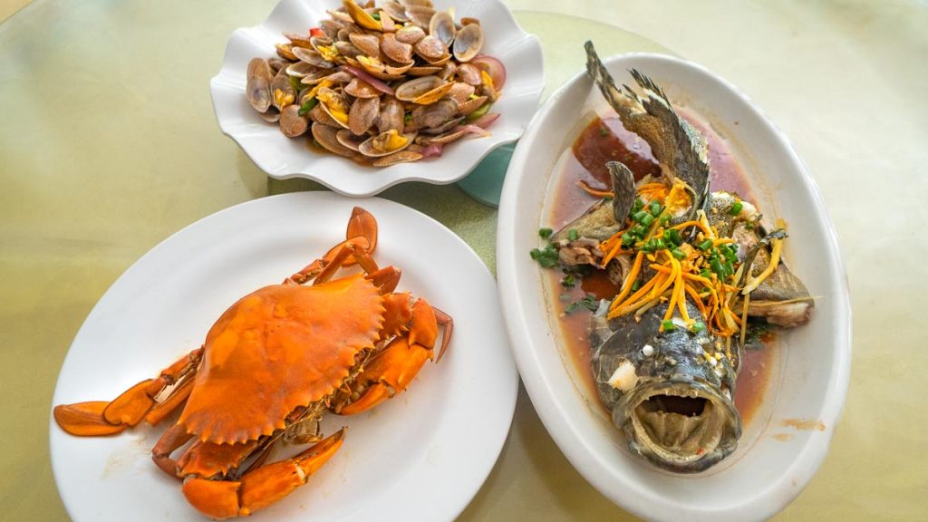 Hele Crab, Clams, Fish - Things to eat in China