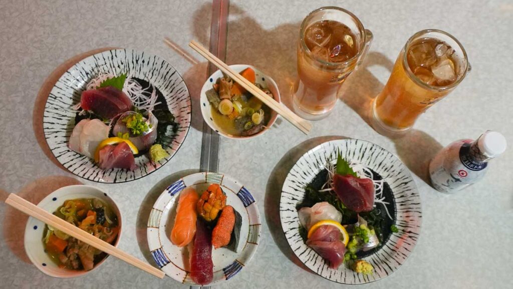 Flatlay of sushi and sashimi from Namaenonaisushiya (7 Cents Sushi) - Non-Touristy Tokyo