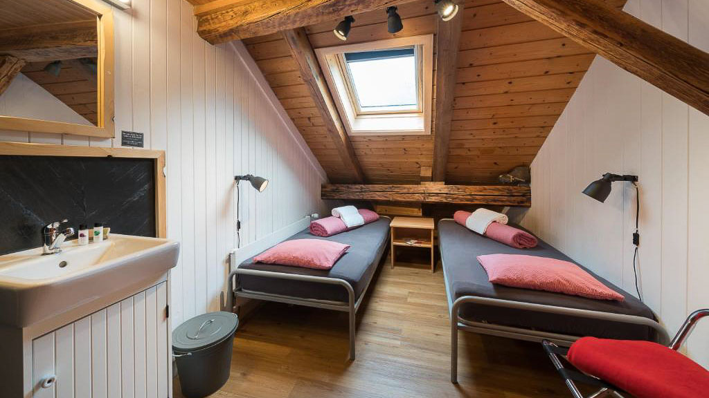 Interlaken Balmers Hostel Twin Room - Best Budget Hotel in Interlaken