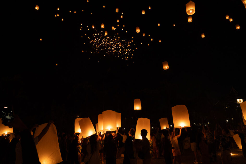 Loy Kratong Festival - Chiang Mai Lanterns in Northern Thailand
