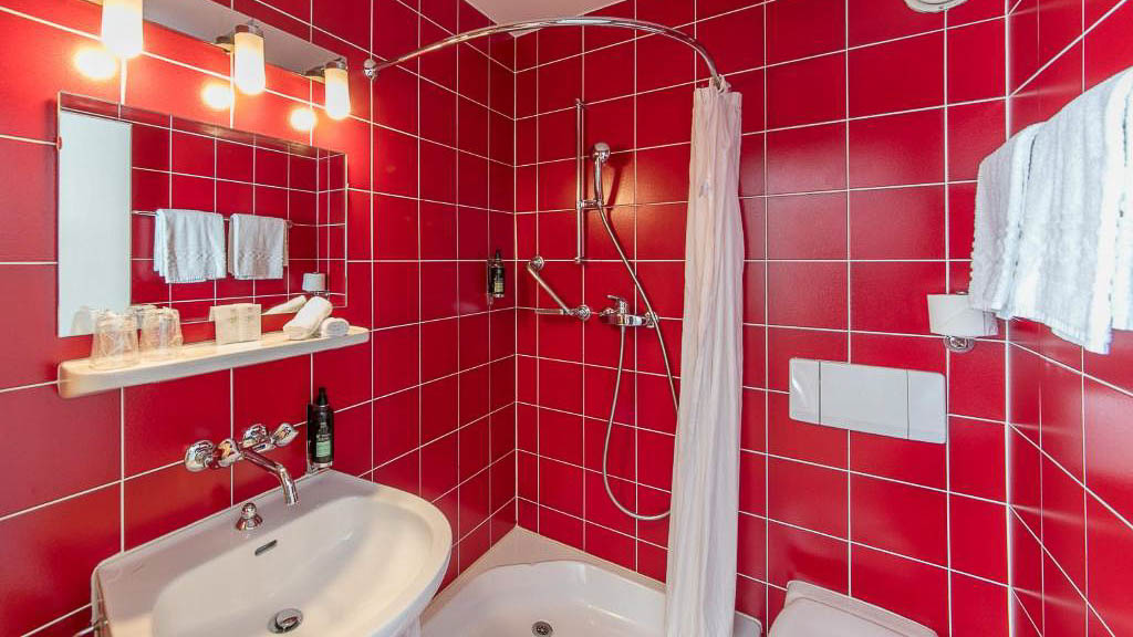 Montreux Hotel Bon Port Bathroom - Best Accommodation in Montreux