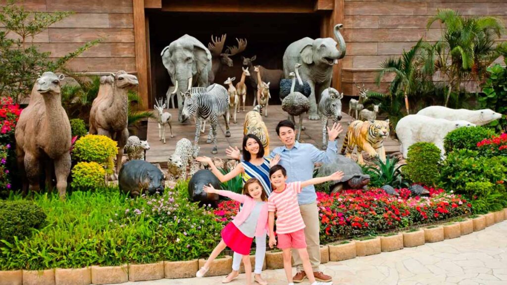 Family at Noah Ark Theme Park - Things to do in HK