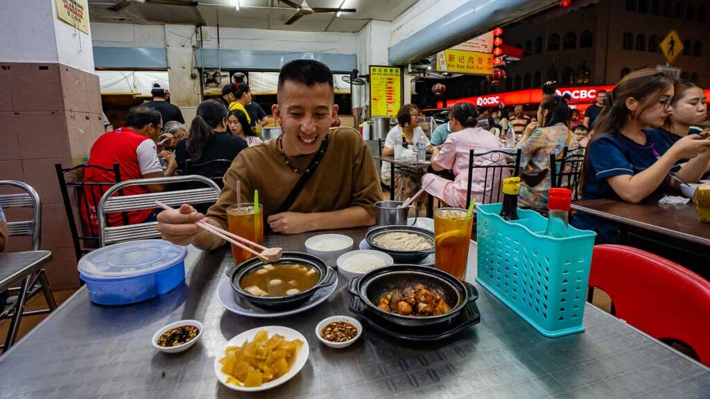Sin Kee Bak Kut Teh Tourist Having Dinner - Things to do in Kota Kinabalu
