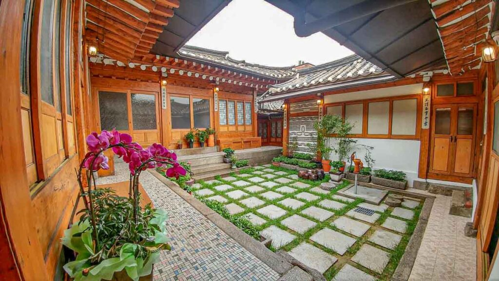 Sohyeondang Hanok Guesthouse courtyard - Hanok stays in Seoul