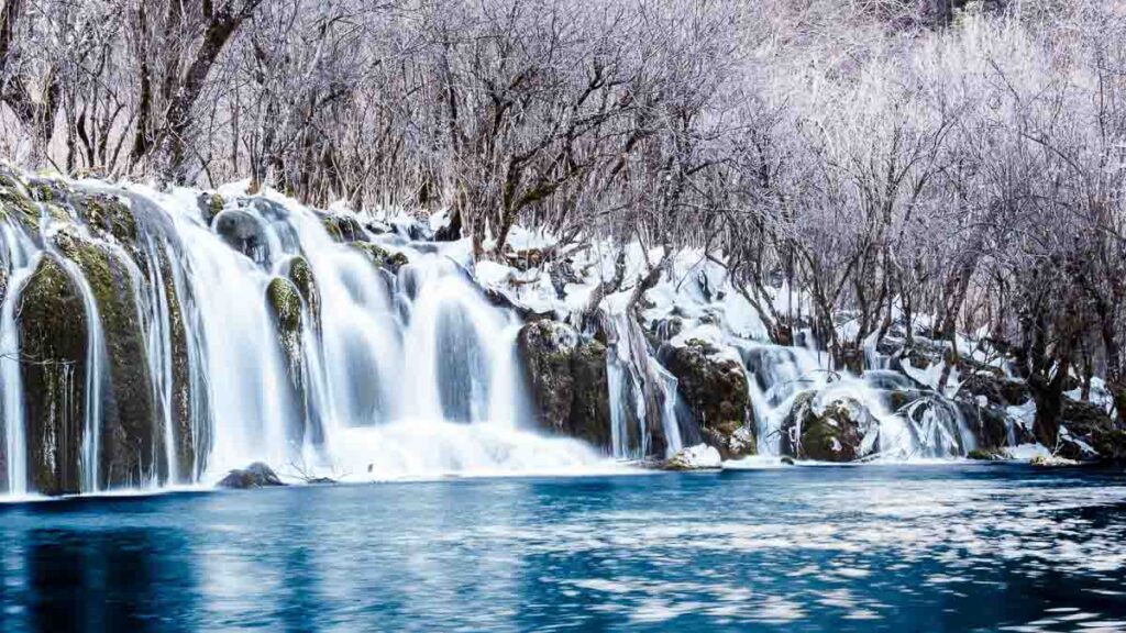 Jiuzhaigou Valley Waterfall Sichuan Province - Places to visit in China