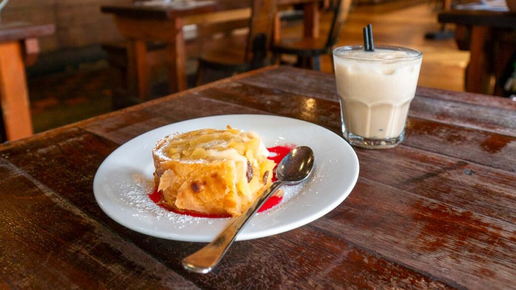Apple Strudel and Iced Chai Latte for afternoon tea at the Hahndorf Inn - things to do in South Australia