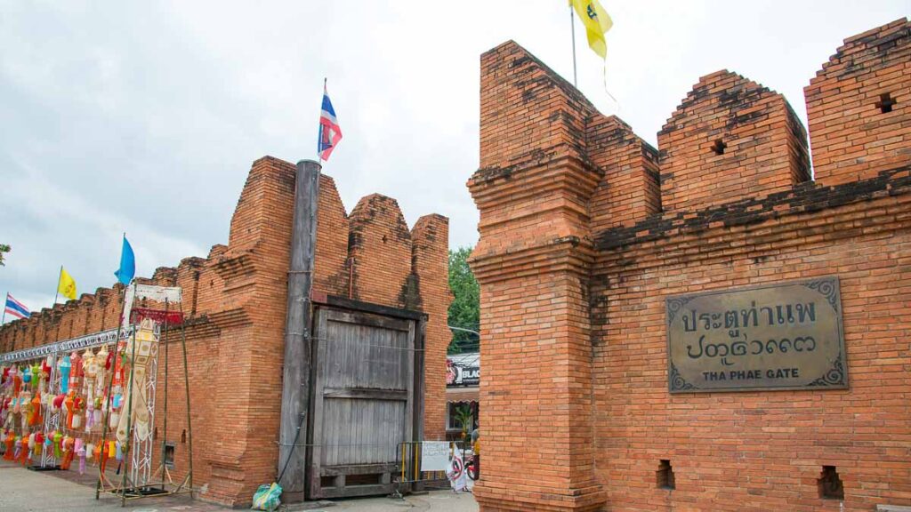 Chiang Mai Tha Phae Gate - Guide to Songkran