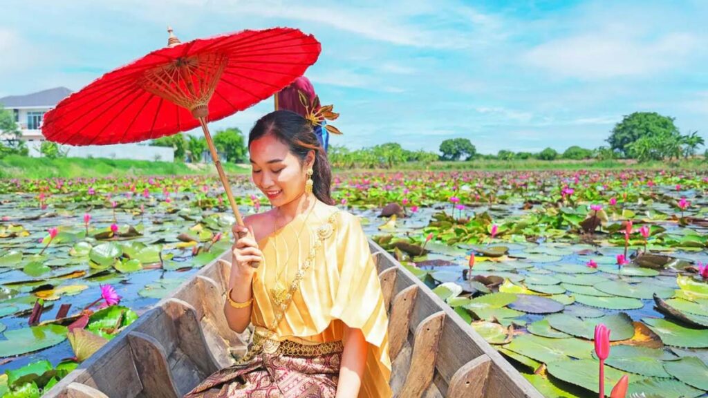 Red Lotus Floating Market - Things to do in Nakhon Pathom