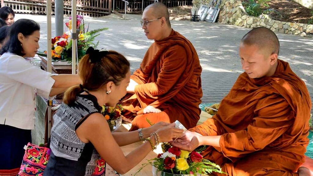 Girl Pouring Water onto Monk Hand - Guide to Songkran