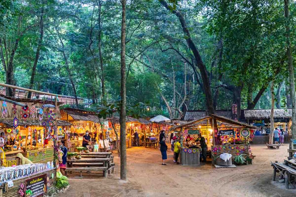 Oh Poi Market in Ratchaburi - Central Thailand Guide