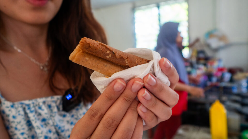 Kuih Sepit - Sarawak guide