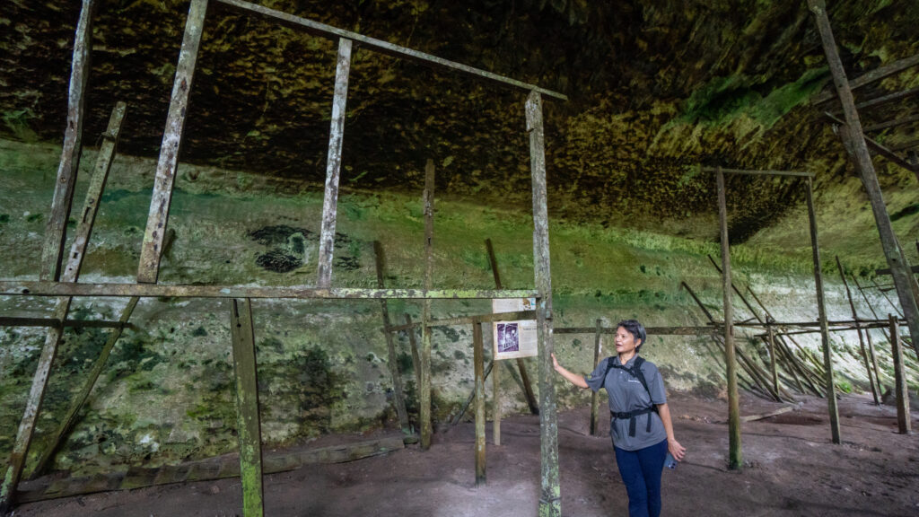 Trader's Cave at Niah National Park - Sarawak guide