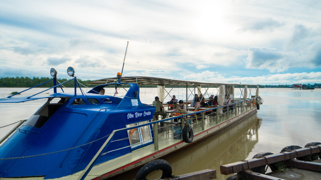 Sibu sunset river cruise - Sarawak guide