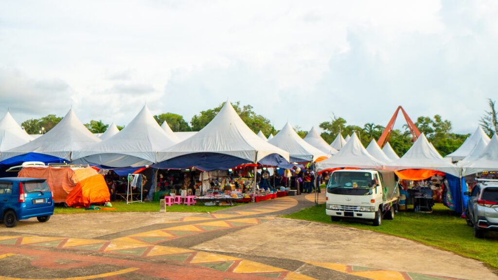 Market at Mukah Beach - Sarawak guide