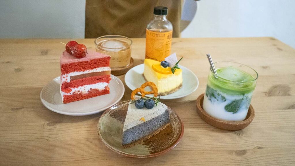 Cakes at Kafuka Cafe - Skudai Food Guide