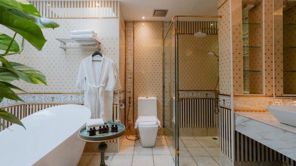 Midori Concept Hotel Bathroom - Mount Austin Hotels