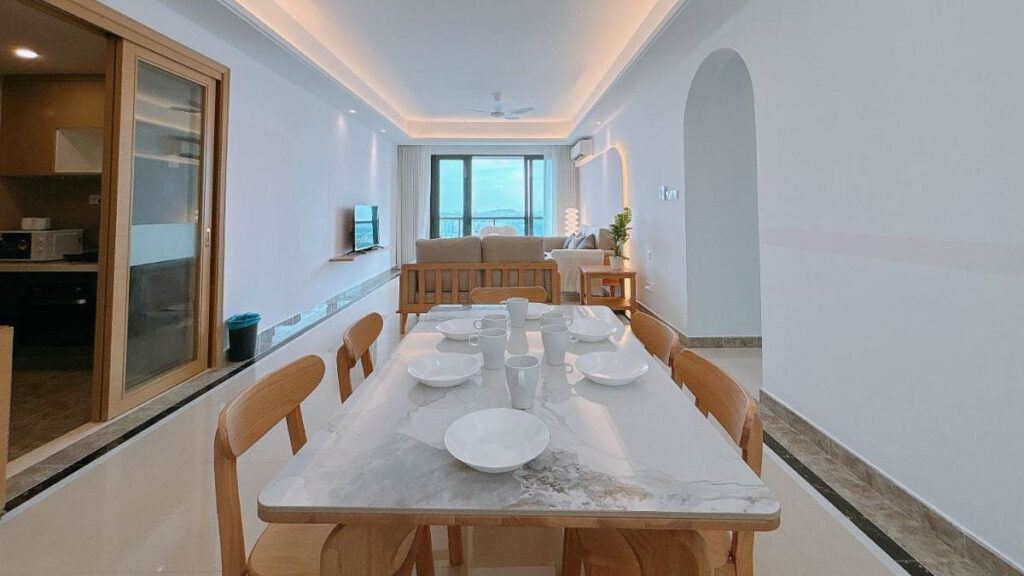 R&F Princess Cove Seine Region by Lions Bay - Dining Room - Day Trips from Chiang Mai