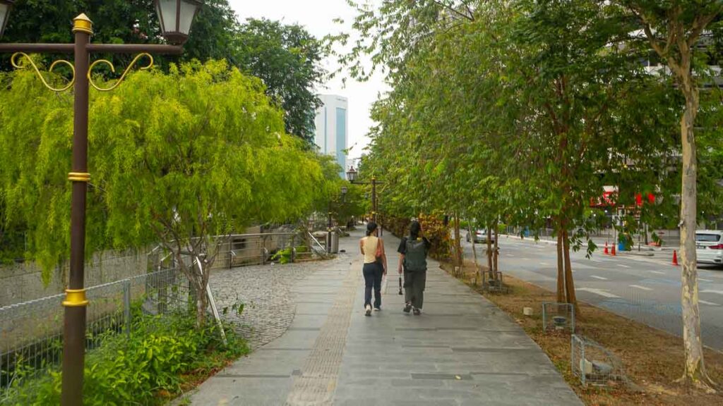 Friends walking along Segget Walk - Things to do in Jalan Wong Ah Fook