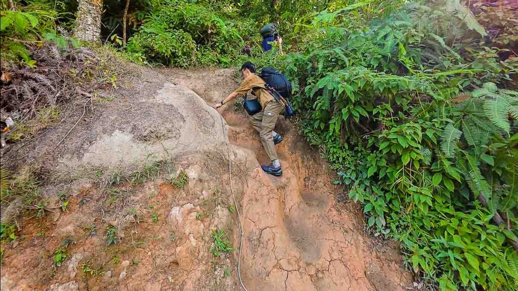 Beginning of Trail up to Blue Lake - Kangkar Pulai JB Blue Lake Hiking Guide