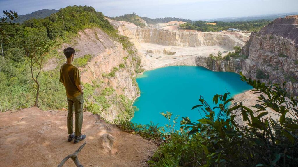 Jensen at the kangkar pulai lookout point - Johor Blue Lake hiking